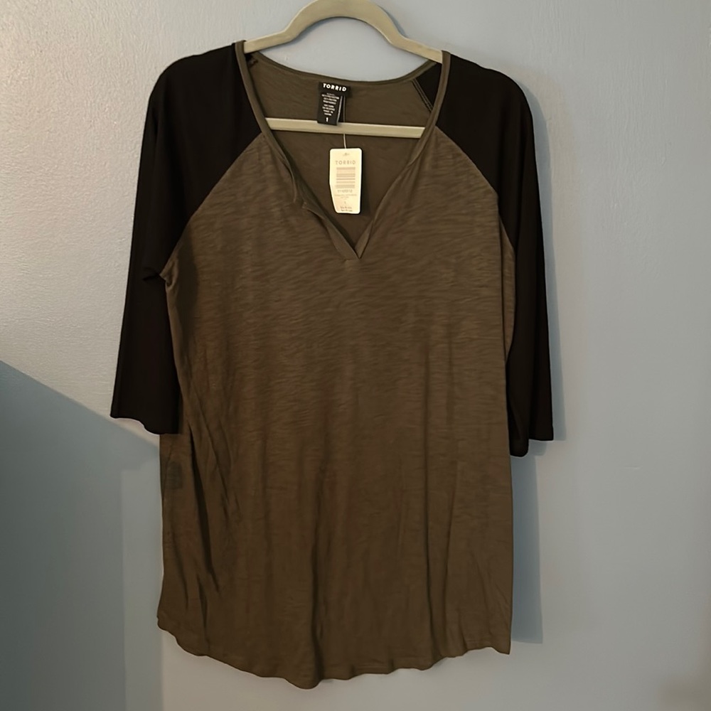 Torrid NWT 3/4 sleeve Olive & Black Tee Size 1